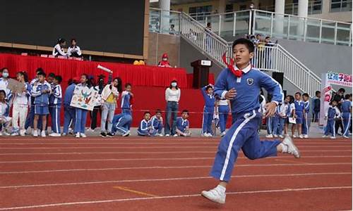 小学生田径运动会广播稿50字以上,小学生田径运动会广播稿